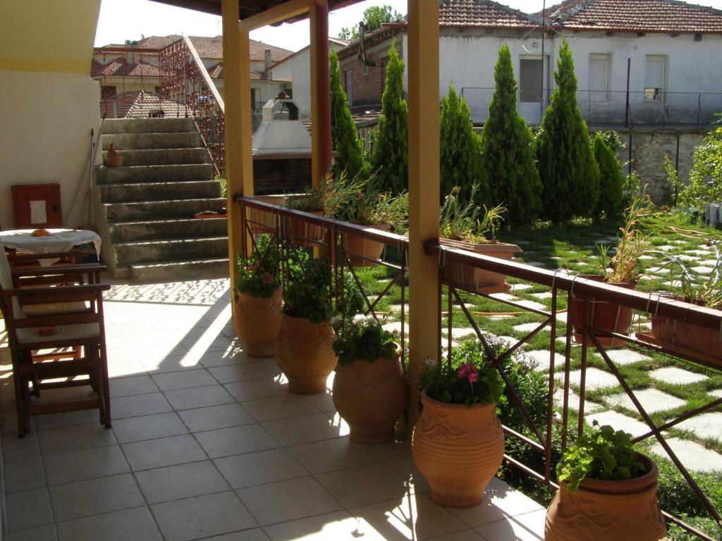 Rodavgi Loutraki  Bilik gambar